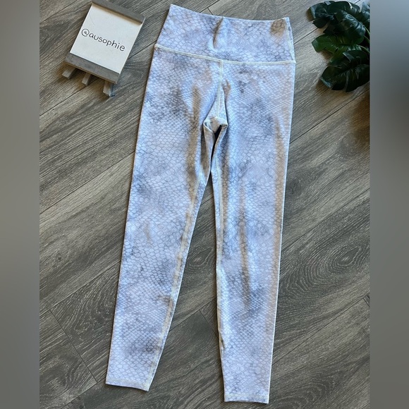 SAVVI FIT Opal leggings in white snake. Size S - Picture 6 of 12